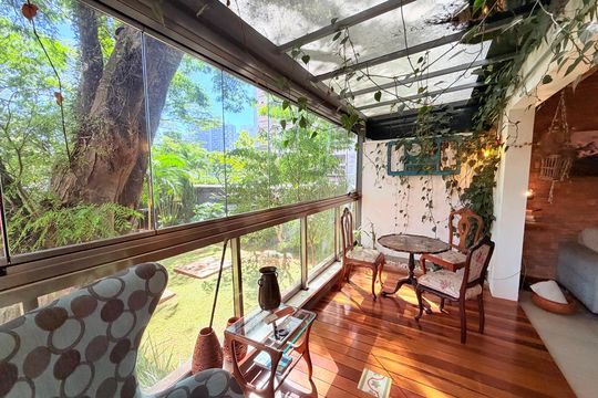 Sala  de apartamento à venda com 2 quartos, 97m² em Santo Amaro, São Paulo