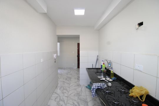 Sala / Cozinha de apartamento para alugar com 2 quartos, 46m² em Conjunto Residencial José Bonifácio, São Paulo