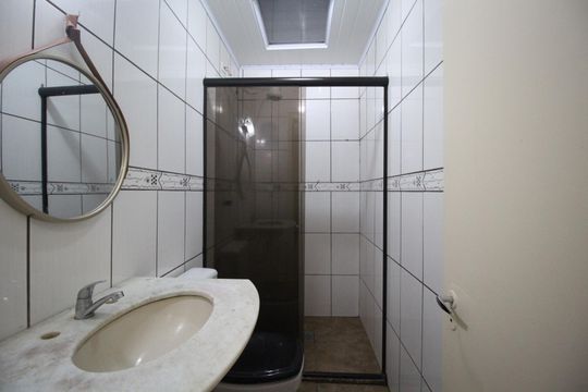 Banheiro de apartamento à venda com 3 quartos, 87m² em Morro Santana, Porto Alegre