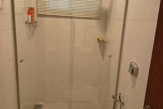 Banheiro de casa à venda com 3 quartos, 360m² em Residencial Alice Barbosa, Goiânia