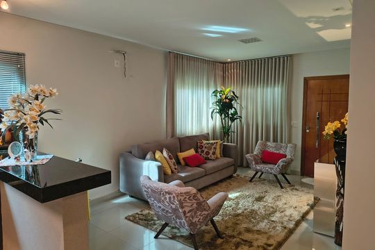 Sala de casa à venda com 3 quartos, 360m² em Residencial Alice Barbosa, Goiânia