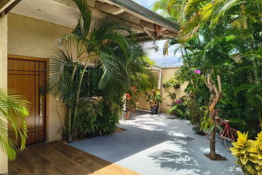 Área externa de casa à venda com 3 quartos, 360m² em Residencial Alice Barbosa, Goiânia