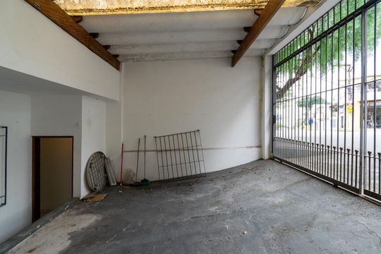 Garagem de casa à venda com 4 quartos, 333m² em Vila Imperio, São Paulo