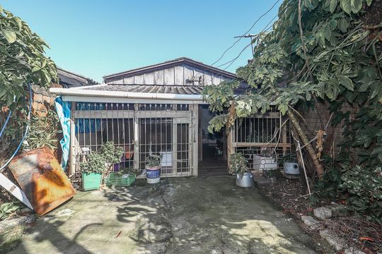 Fachada de casa para alugar com 1 quarto, 80m² em Humaitá, Porto Alegre