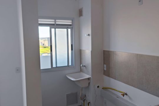 Área de serviço de apartamento para alugar com 2 quartos, 53m² em Chácaras Reunidas São Jorge, Sorocaba