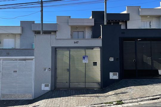 Fachada+Placa  de casa à venda com 2 quartos, 78m² em Vila Nova Savoia, São Paulo