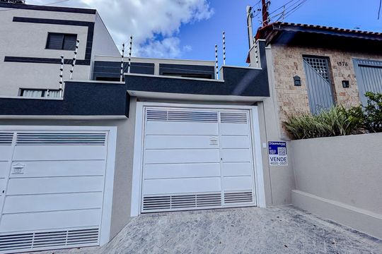 Fachada com Plaquinha de casa à venda com 3 quartos, 100m² em Vila Aricanduva, São Paulo