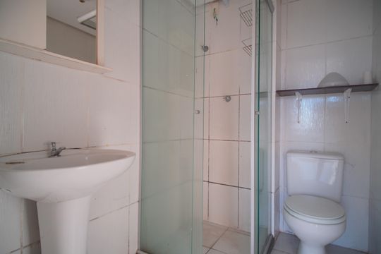 Banheiro social de apartamento para alugar com 3 quartos, 58m² em Santos Dumont, São Leopoldo