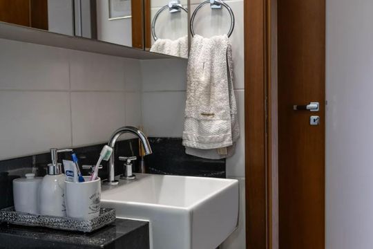 Banheiro social de apartamento para alugar com 2 quartos, 137m² em Gutierrez, Belo Horizonte