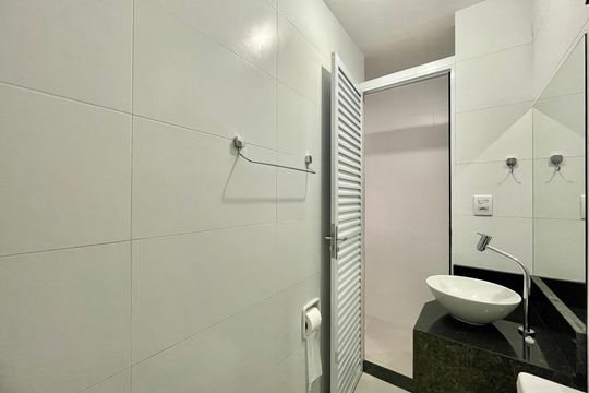 Banheiro  de kitnet/studio para alugar com 1 quarto, 26m² em Santa Cruz, Belo Horizonte