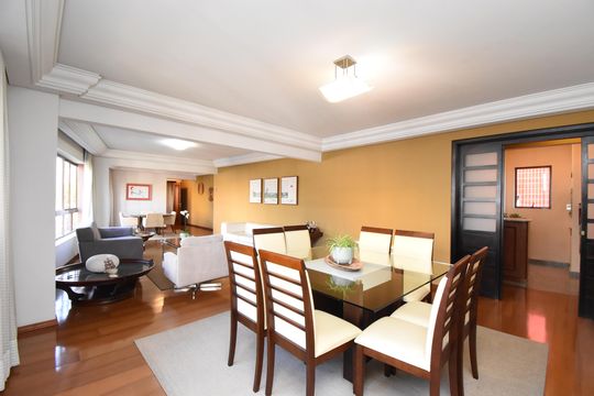 Apartamento à venda com 3 quartos, 271m² em Batel, Curitiba