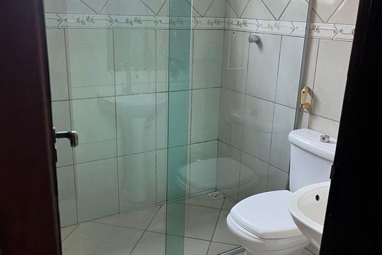 Banheiro de casa de condomínio à venda com 4 quartos, 300m² em Setor Habitacional Arniqueira, Brasília