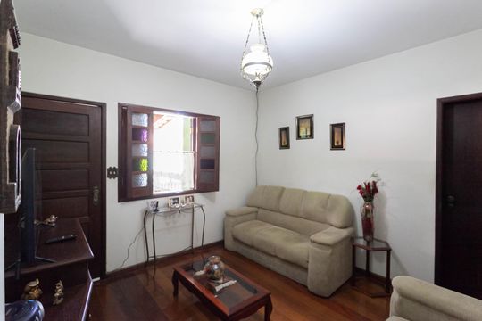 Sala 1 de casa à venda com 5 quartos, 300m² em Ressaca, Contagem