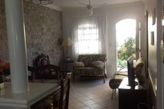 Sala de casa de condomínio para alugar com 2 quartos, 60m² em Peró, Cabo Frio