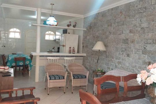 Sala de casa de condomínio para alugar com 2 quartos, 60m² em Peró, Cabo Frio