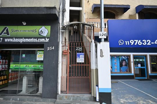 Fachada de casa para alugar com 1 quarto, 30m² em Jardim Maria Rosa, Taboão da Serra