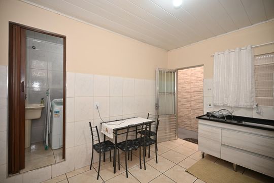 Cozinha de casa para alugar com 1 quarto, 30m² em Jardim Maria Rosa, Taboão da Serra