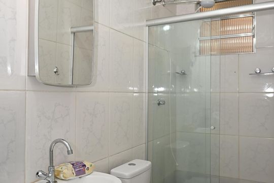 Banheiro de casa para alugar com 1 quarto, 30m² em Jardim Maria Rosa, Taboão da Serra