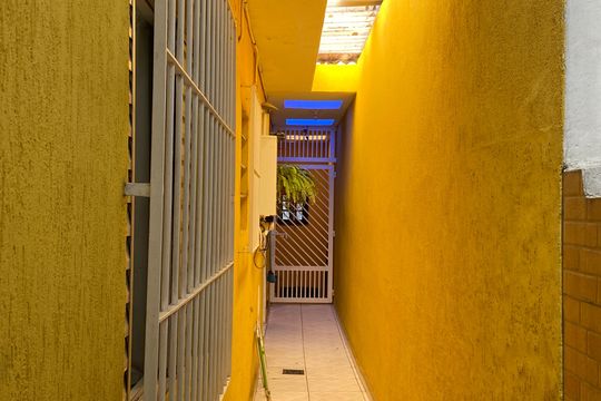 Área externa de casa à venda com 2 quartos, 125m² em Veloso, Osasco