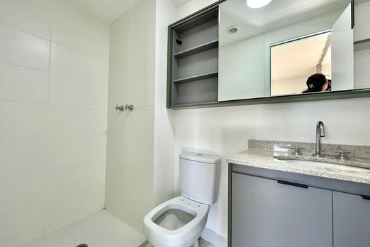 Banheiro de kitnet/studio à venda com 1 quarto, 29m² em Jardim Prudência, São Paulo