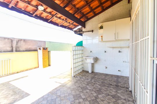 Área de Serviço de casa para alugar com 2 quartos, 250m² em Parque Cruzeiro do Sul, São Paulo