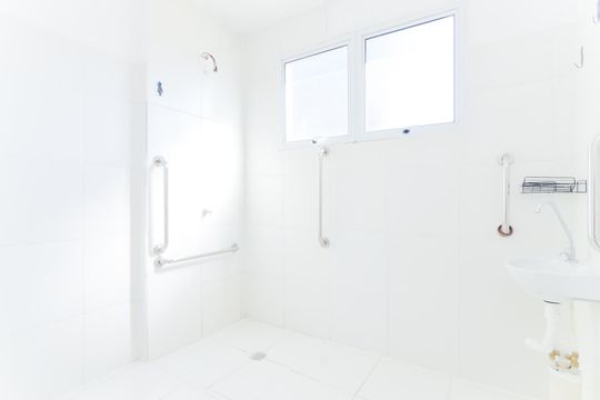 Banheiro de apartamento para alugar com 1 quarto, 44m² em Vila Nova Bonsucesso, Guarulhos