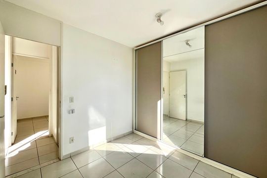 Quarto 2 de apartamento à venda com 2 quartos, 45m² em Vila Marieta, Campinas