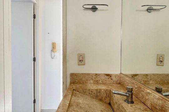 Banheiro de apartamento à venda com 2 quartos, 45m² em Vila Marieta, Campinas