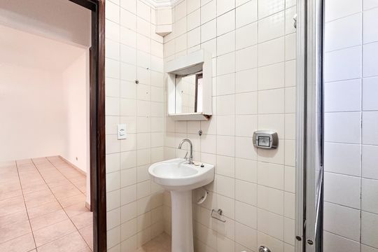 Banheiro social de apartamento para alugar com 2 quartos, 67m² em Parque Sao Diogo, São Bernardo do Campo