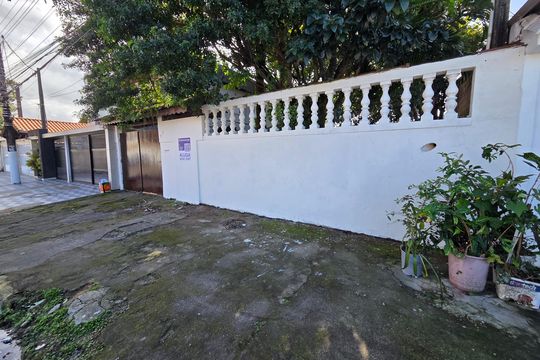 Fachada de casa para alugar com 2 quartos, 250m² em Jardim Melvi, Praia Grande