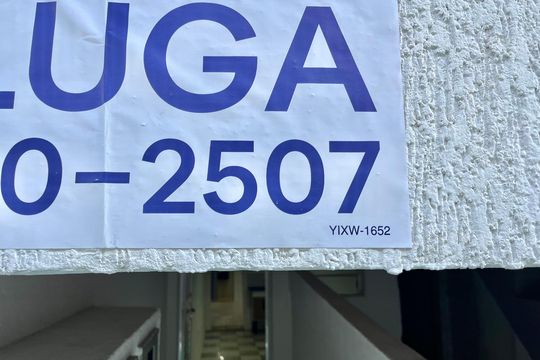 Plaquinha instalada de casa para alugar com 1 quarto, 40m² em Vila Santa Catarina, São Paulo