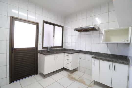 Cozinha de apartamento para alugar com 3 quartos, 89m² em Saraiva, Uberlândia