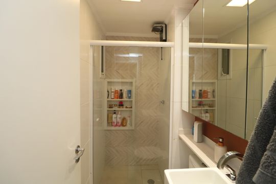 Banheiro de apartamento à venda com 2 quartos, 49m² em Vila Bela, São Paulo