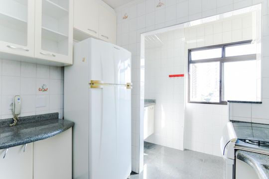 Cozinha de apartamento para alugar com 3 quartos, 67m² em Vila Pedro Moreira, Guarulhos