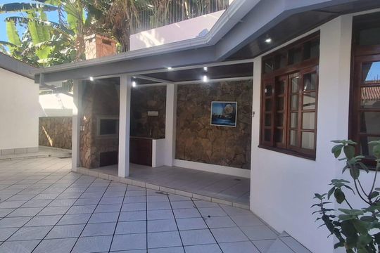 Área externa de casa de condomínio para alugar com 5 quartos, 224m² em Córrego Grande, Florianópolis