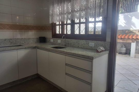 Cozinha de casa de condomínio para alugar com 5 quartos, 224m² em Córrego Grande, Florianópolis