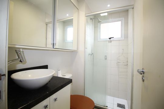 Banheiro de apartamento para alugar com 2 quartos, 60m² em Humaitá, Porto Alegre