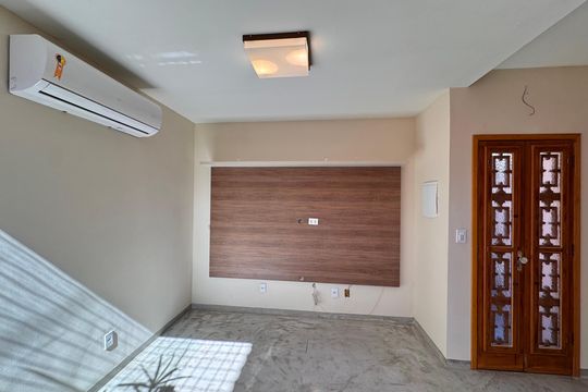 Sala  de casa de condomínio para alugar com 2 quartos, 74m² em Recreio dos Bandeirantes, Rio de Janeiro