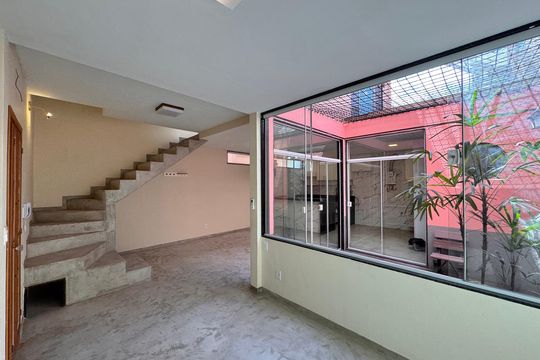 Sala de casa de condomínio para alugar com 2 quartos, 74m² em Recreio dos Bandeirantes, Rio de Janeiro