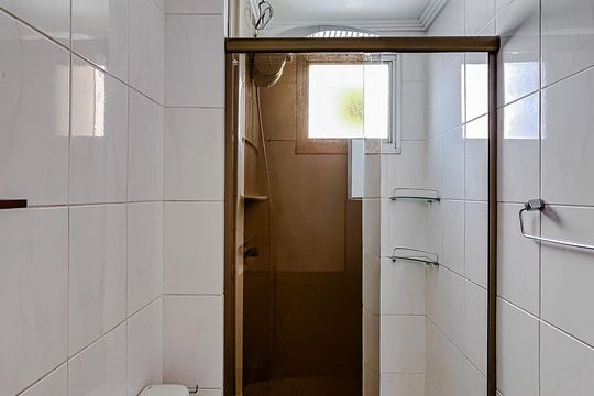 Banheiro de apartamento à venda com 2 quartos, 50m² em Vila Guilhermina, São Paulo