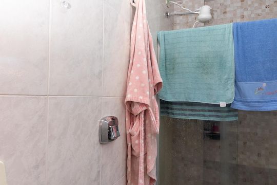 Banheiro da Suíte de apartamento para alugar com 3 quartos, 129m² em Vila Valqueire, Rio de Janeiro