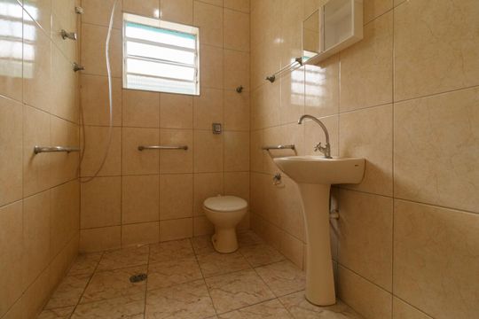 Banheiro social de casa para alugar com 2 quartos, 130m² em Vila Gustavo, São Paulo