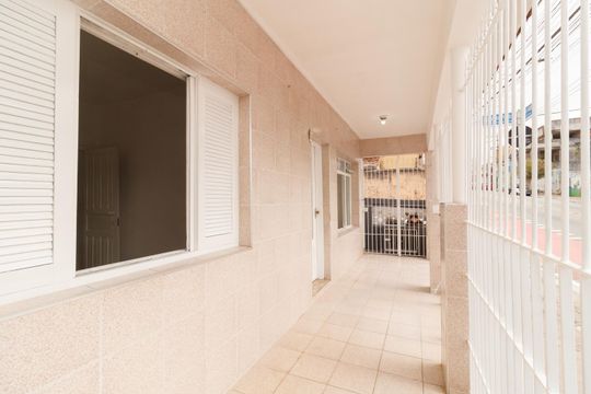 Área externa de casa para alugar com 2 quartos, 130m² em Vila Gustavo, São Paulo