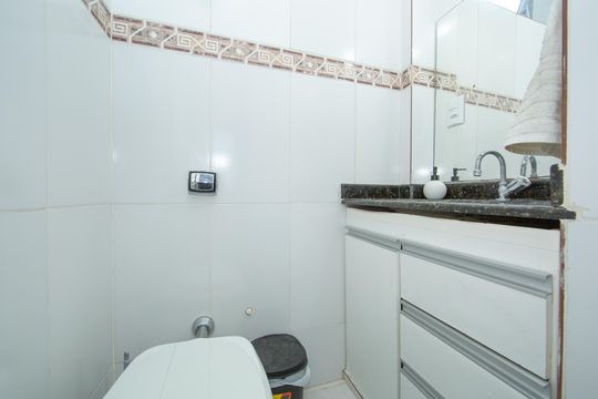 BANHEIRO de apartamento à venda com 2 quartos, 42m² em Carlos Prates, Belo Horizonte