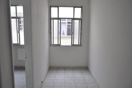Corredor de apartamento para alugar com 1 quarto, 45m² em Cachambi, Rio de Janeiro