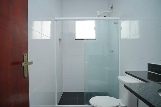 Banheiro de casa para alugar com 2 quartos, 50m² em Itaipuaçu, Maricá