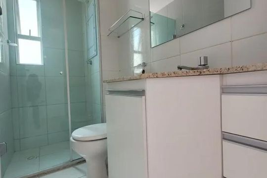Banheiro social de apartamento para alugar com 3 quartos, 88m² em Santa Monica, Belo Horizonte