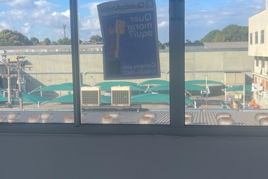 Plaquinha instalada de apartamento para alugar com 2 quartos, 45m² em Jardim Primavera, Duque de Caxias