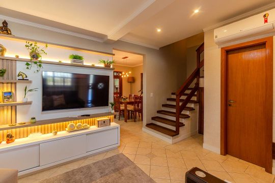 Sala de TV de casa à venda com 4 quartos, 174m² em Ipanema, Porto Alegre