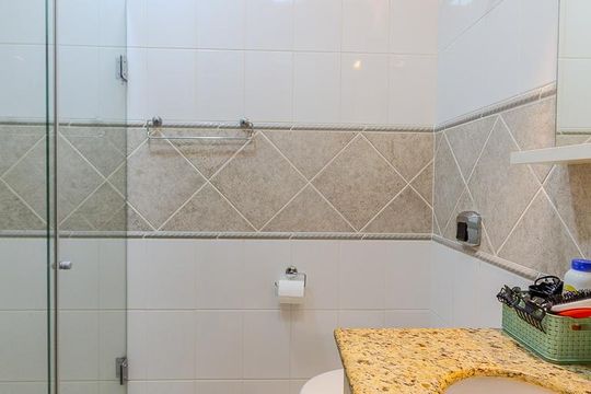 Banheiro Social de casa à venda com 4 quartos, 174m² em Ipanema, Porto Alegre